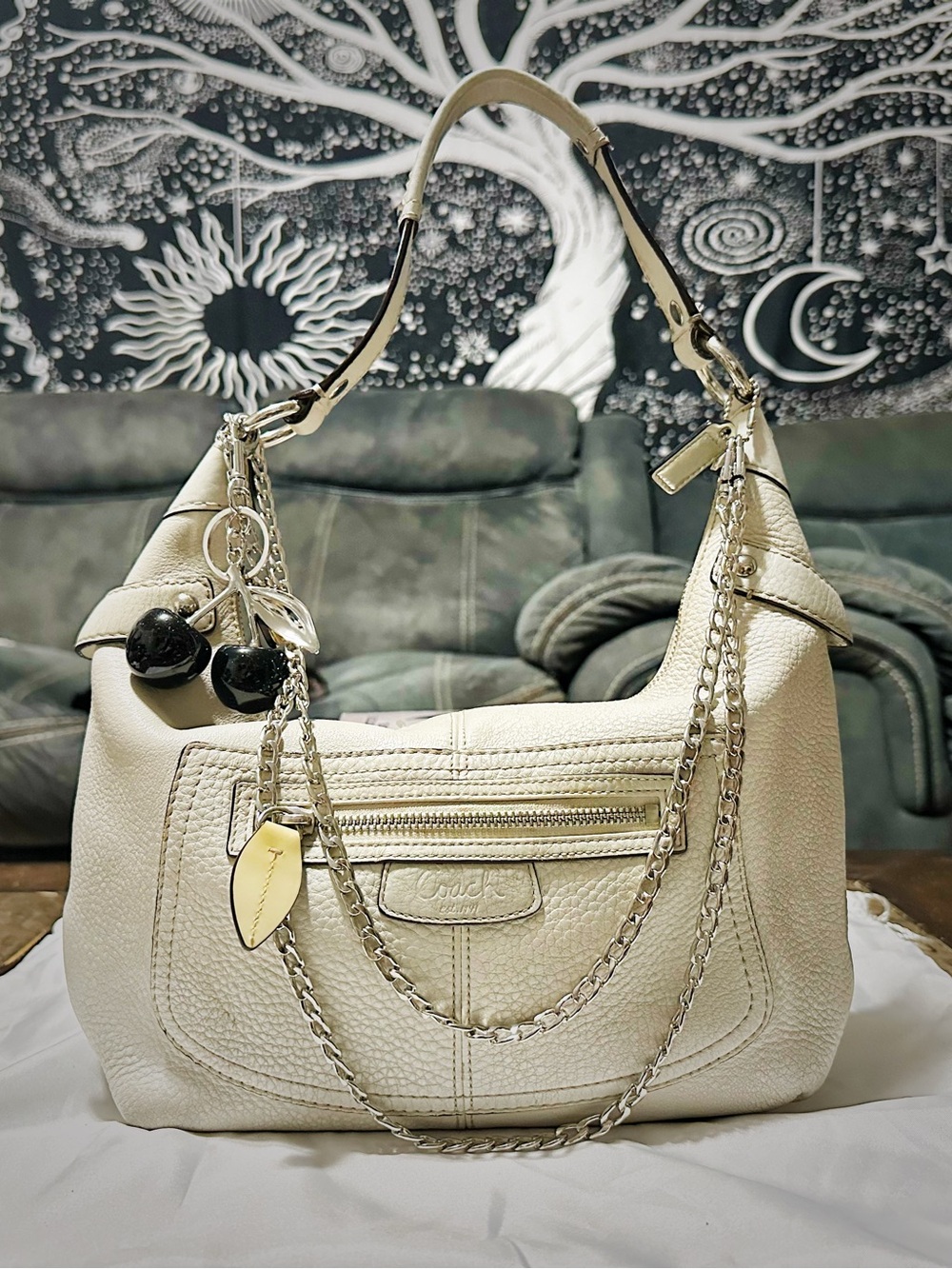 Vintage Coach soho Shoulder Bag Pebbled Leather in Chalk - Picture 17 of 17
